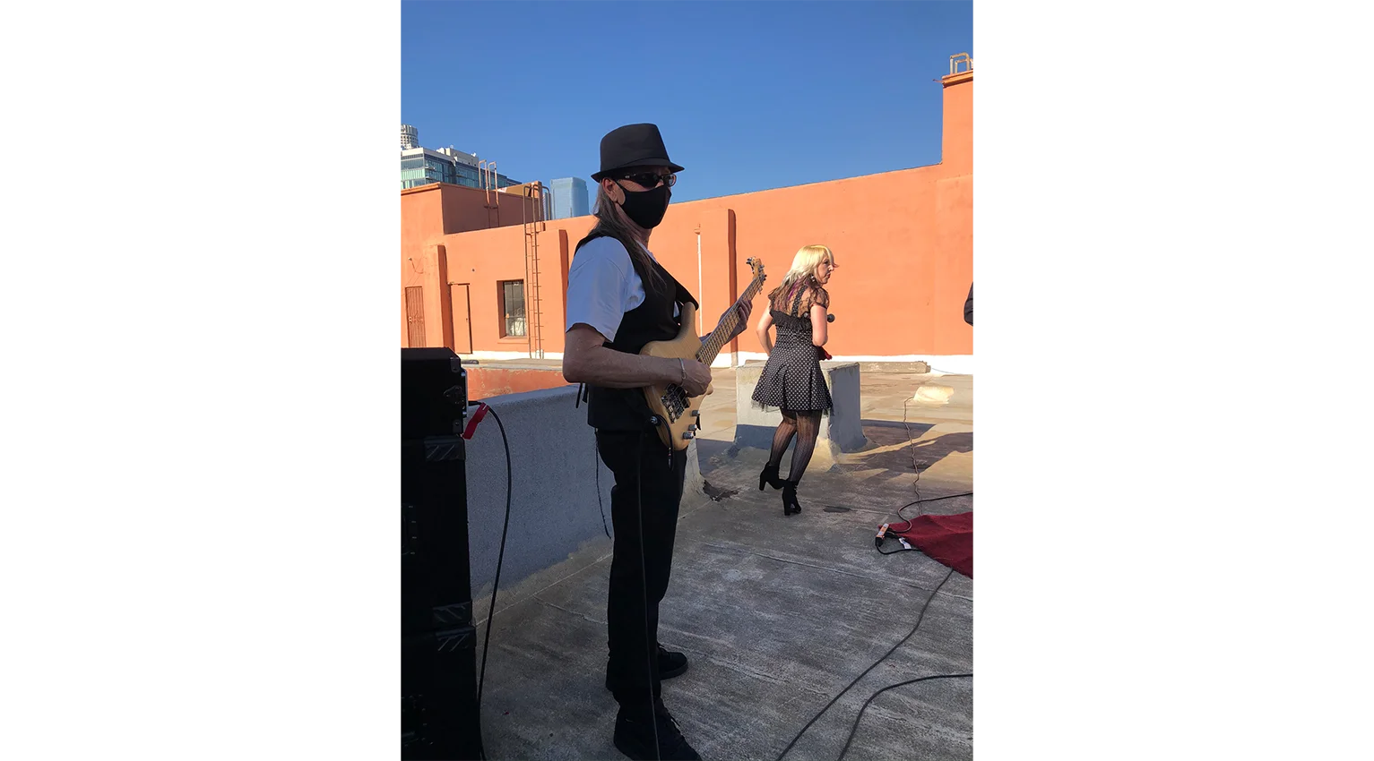 The-Convertibles-Christmas-Rooftop-Concert (37)
